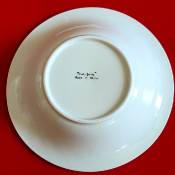 Totally Today Holly Leaf Bowl 7" Christmas Holiday - Picture 3 of 5